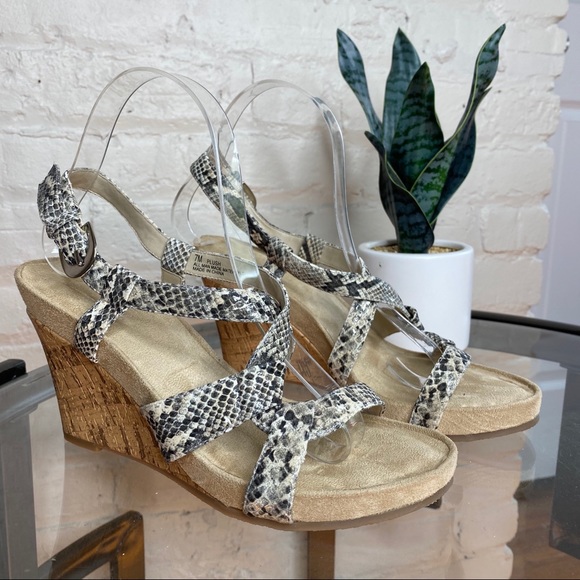 AEROSOLES Shoes - Aerology by Aerosoles Plush Snake Skin Wedges 7